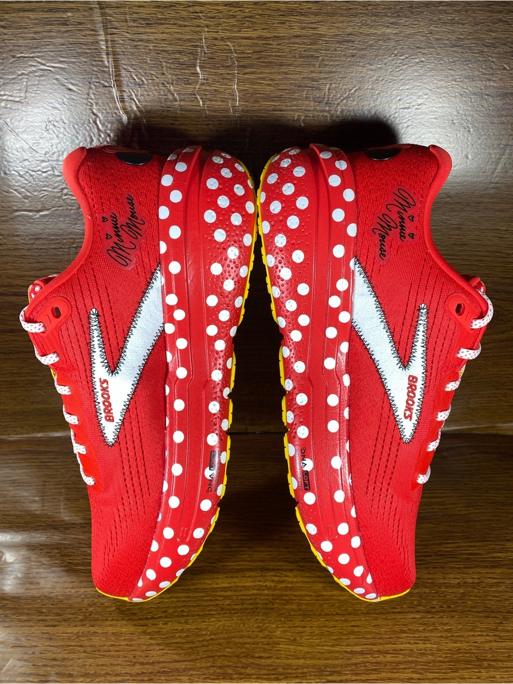 Brooks Ghost Max 2 Minnie Mouse Mens Running Walking Shoe Size 10 Run Disney - Picture 8 of 12